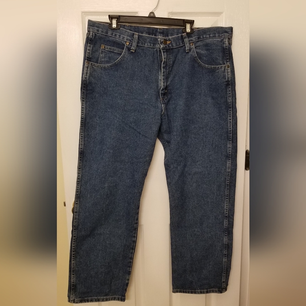 Wrangler Blue Jeans Relaxed Fit NWOT